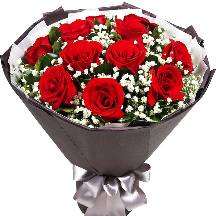 11支精品红玫瑰，搭配适量白色满天星、栀子叶