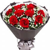 鲜花:11支精品红玫瑰，搭配适量白色满天星、栀子叶